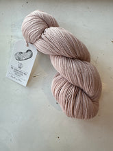 Load image into Gallery viewer, Amano Yarns Chaski