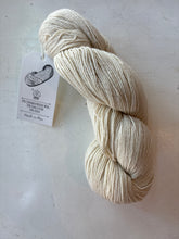 Load image into Gallery viewer, Amano Yarns Chaski