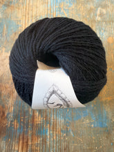 Load image into Gallery viewer, Wooldreamers Cautiva
