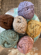 Load image into Gallery viewer, Retrosaria Badana