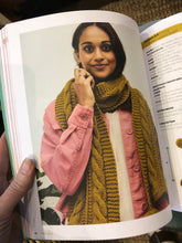 Load image into Gallery viewer, Pom Pom Knit How book