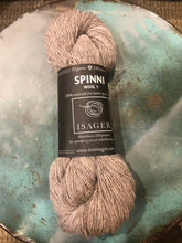 Load image into Gallery viewer, Isager Spinni