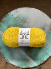 Load image into Gallery viewer, Retrosaria Mondim