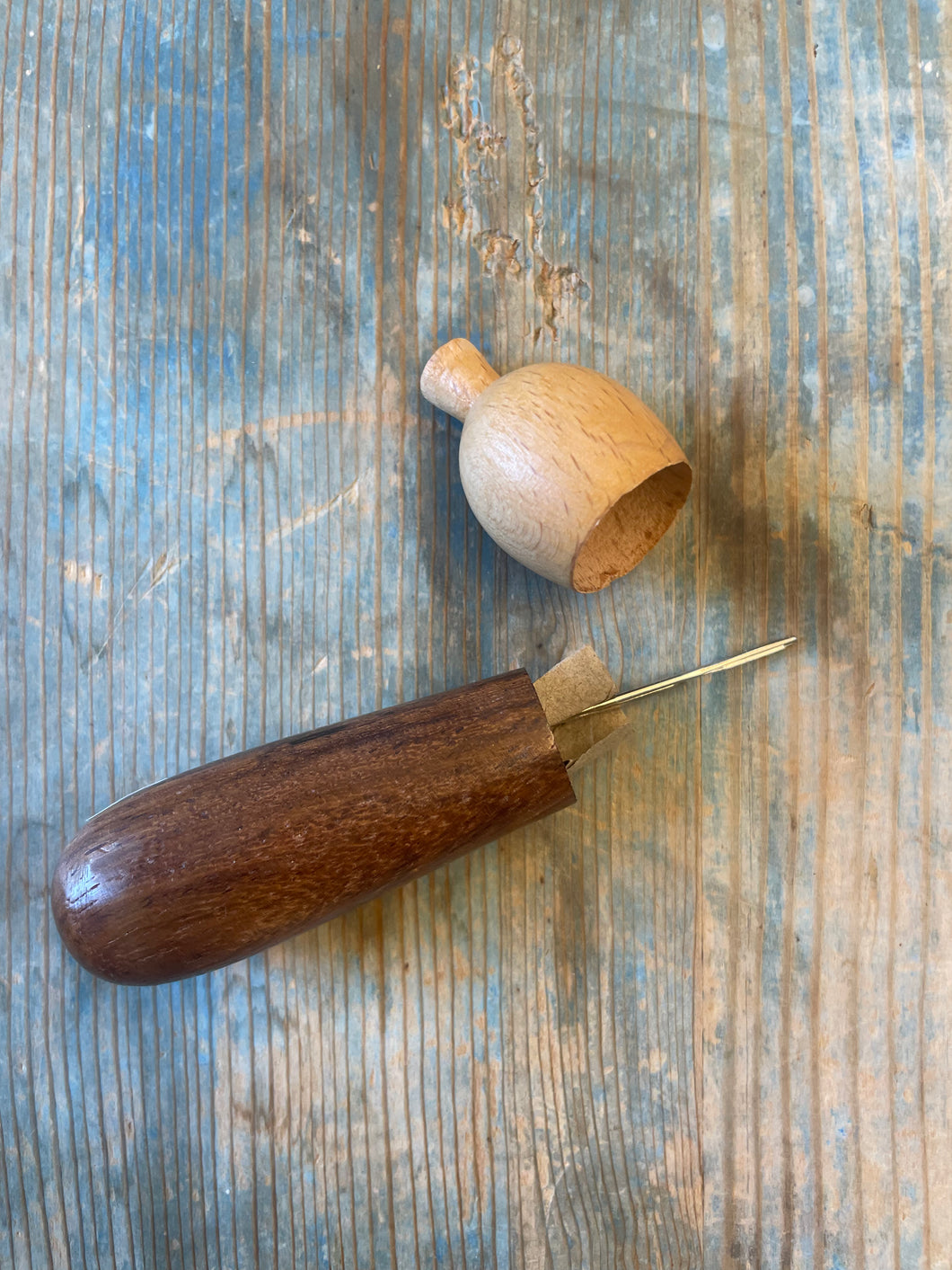 Degan Acorn Needle Case with Two Tapestry Needles