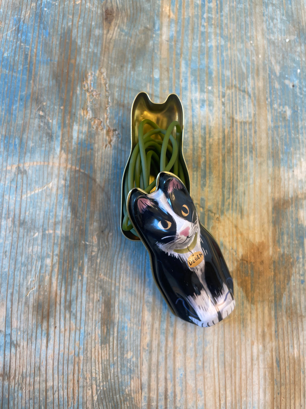 Degan Cat Tin with Notions