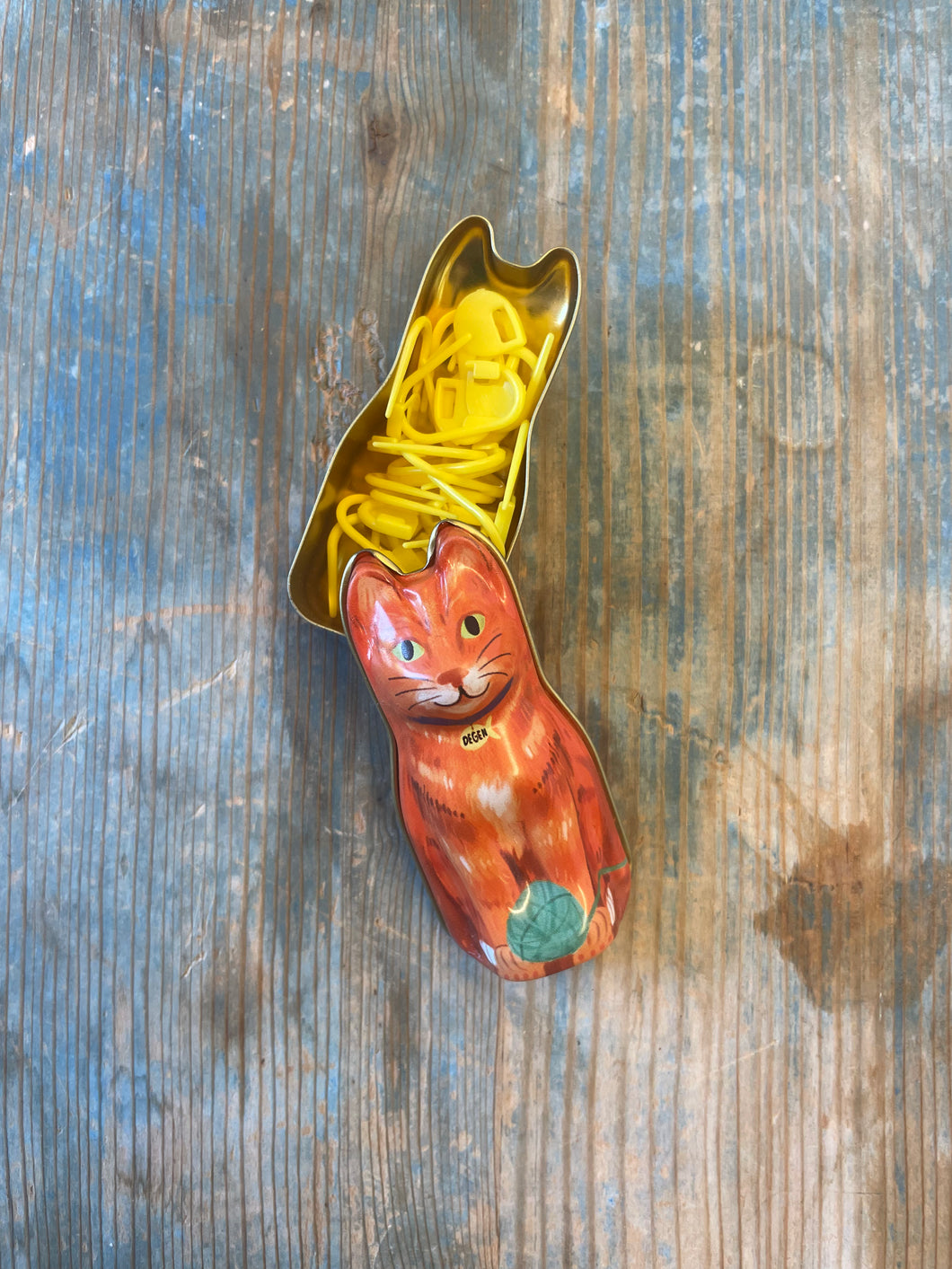Degan Cat Tin with Notions