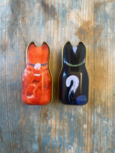 Load image into Gallery viewer, Degan Cat Tin with Notions
