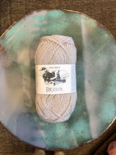 Load image into Gallery viewer, Retrosaria Brusca
