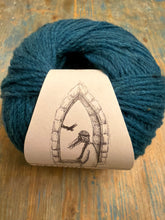 Load image into Gallery viewer, Wooldreamers Cautiva
