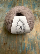Load image into Gallery viewer, Wooldreamers Cautiva

