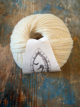 Load image into Gallery viewer, Wooldreamers Cautiva
