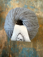 Load image into Gallery viewer, Wooldreamers Cautiva
