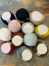 Load image into Gallery viewer, Daruma Knitting Cotton
